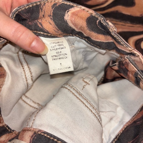 Swirl Patterned Jeans - Picture 6 of 6